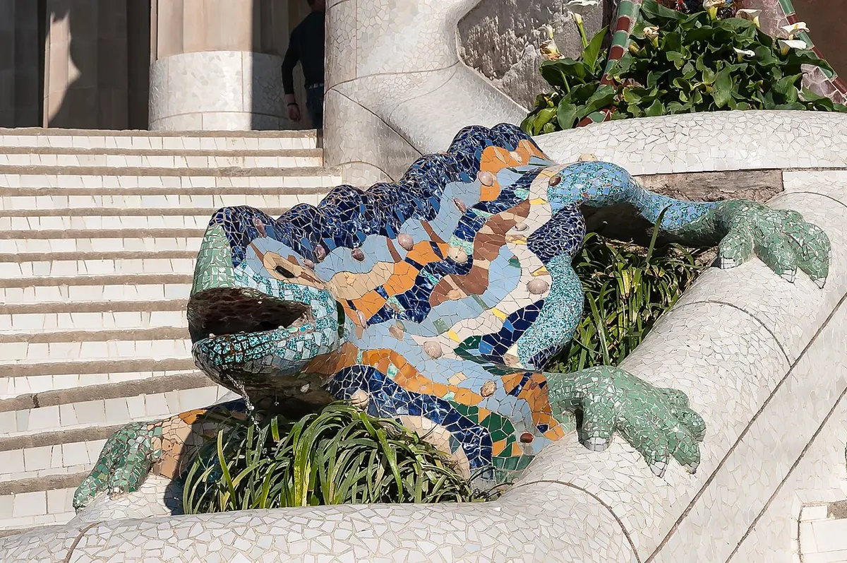 The mosaic dragon at the entrance to Park Güell in Barcelona