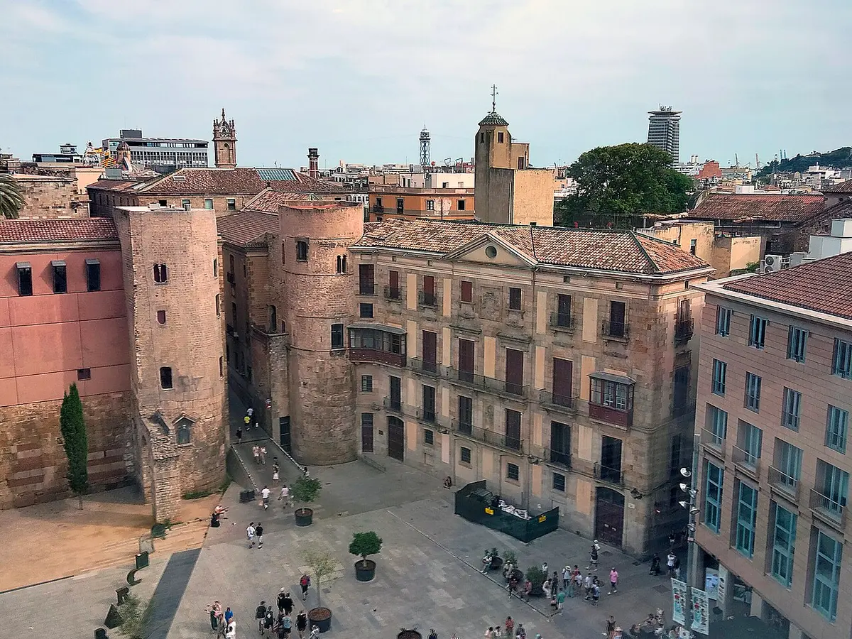 Plaça Nova from above, with the two round towers of the Roman gate and the bishop’s palace beside them