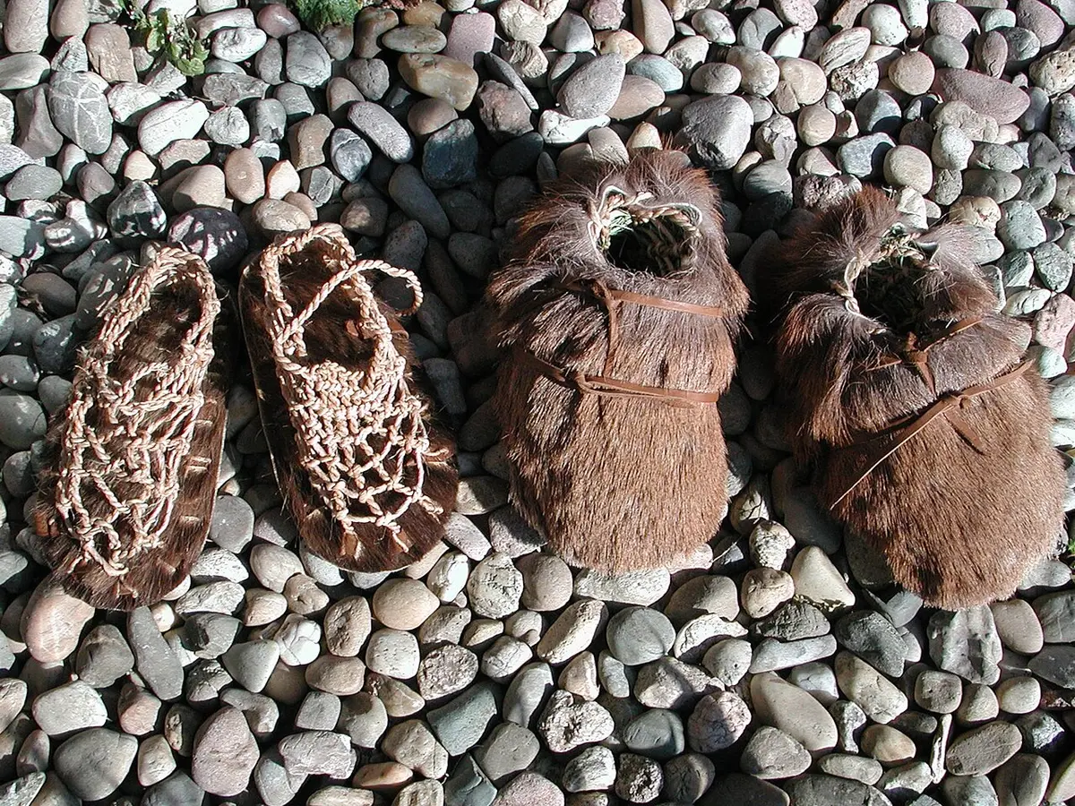 Reconstructions of Ötzi’s shoes: inner nets of plant cord and fur-covered outer shoes on pebbles