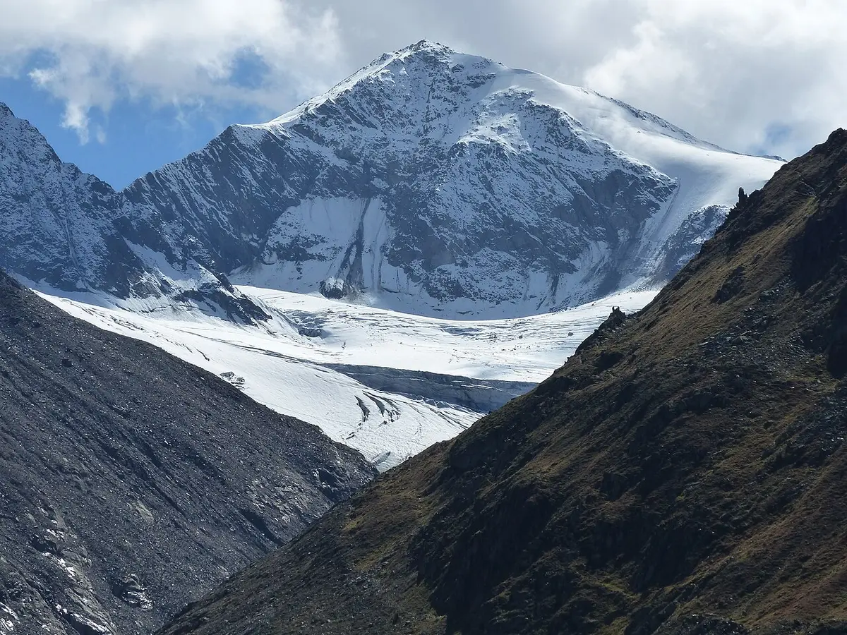 The Similaun peak and its glacier above a rocky valley