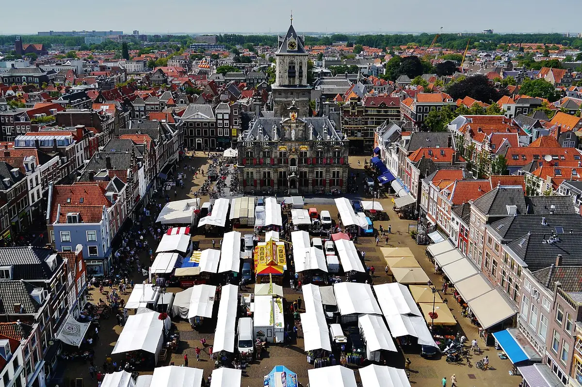 Looking down from the Nieuwe Kerk tower over Delft’s Markt, filled with market stalls, to the City Hall