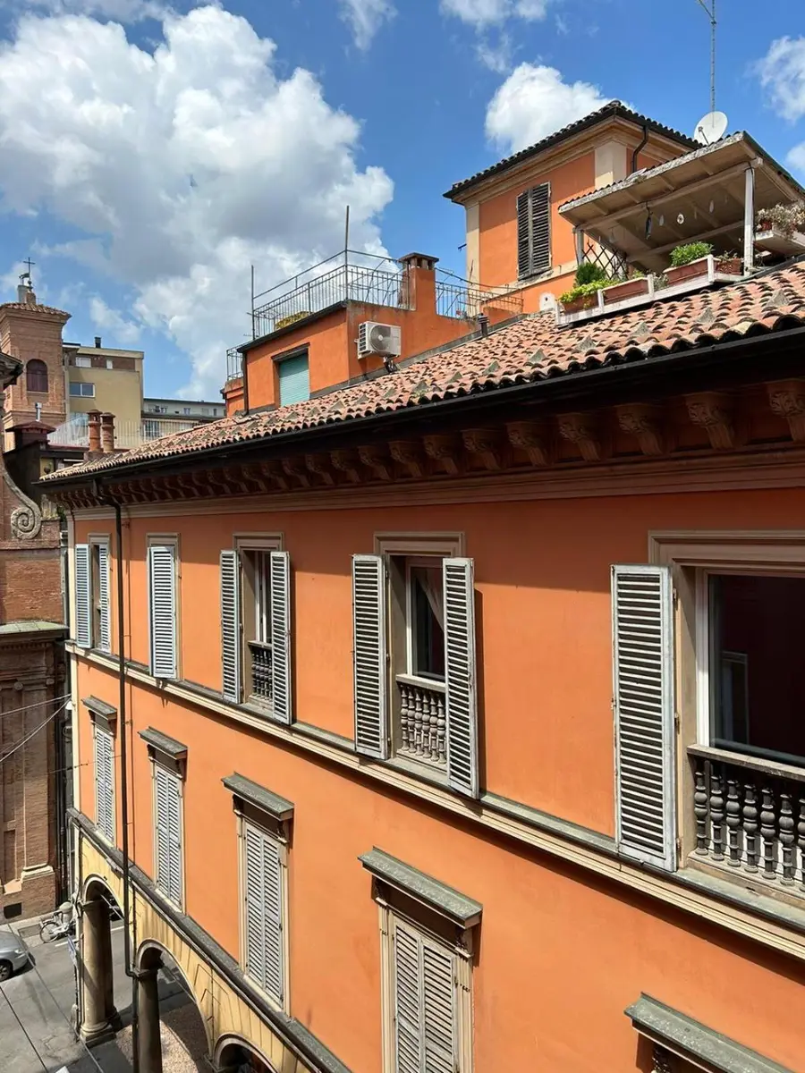Bibliò Rooms Guesthouse, Via Indipendenza and the station
