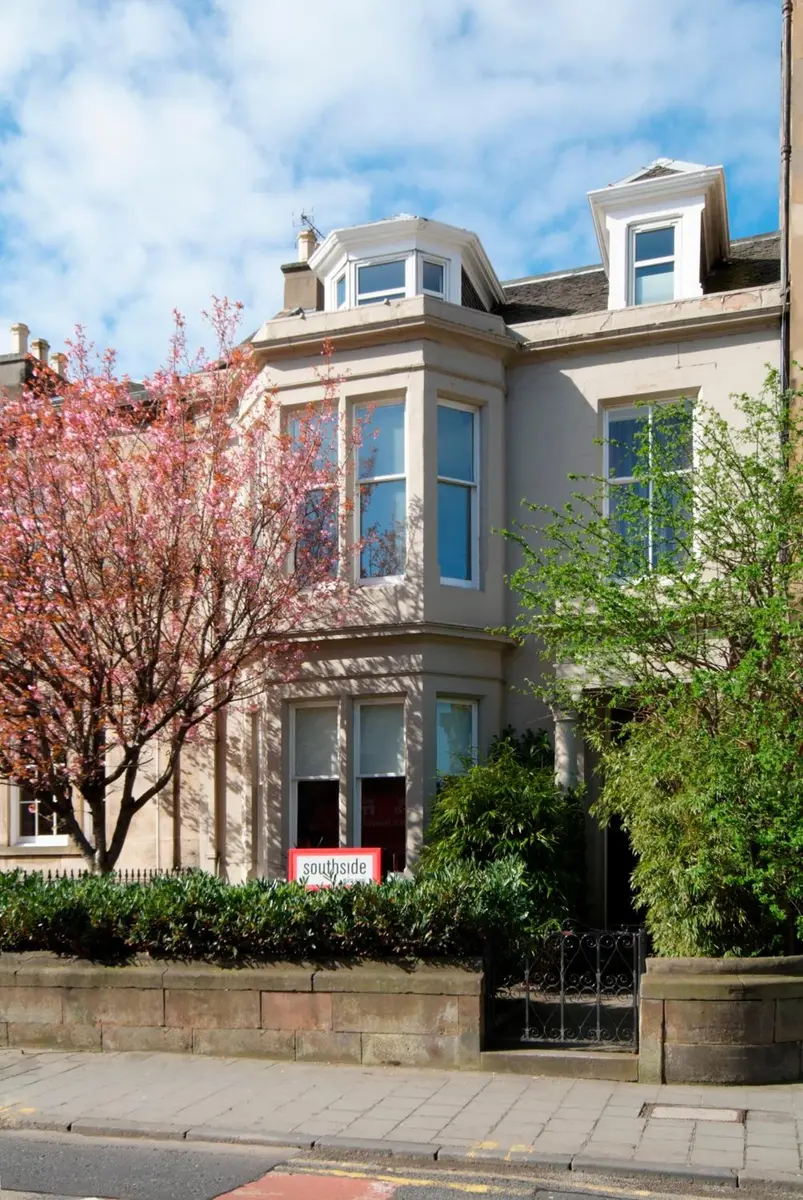 Southside Guest House, Newington