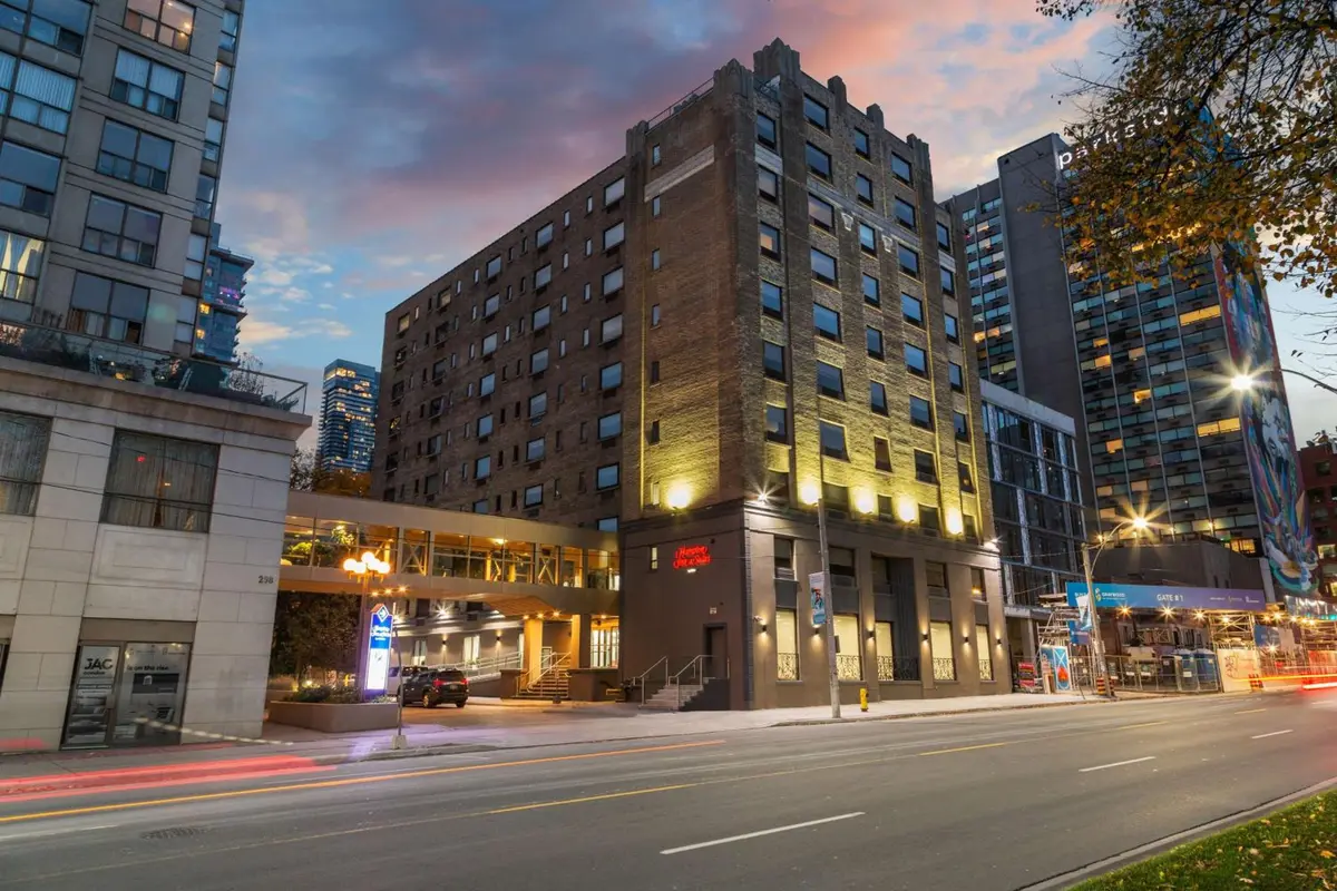 Hampton Inn & Suites by Hilton Toronto Downtown, Garden District