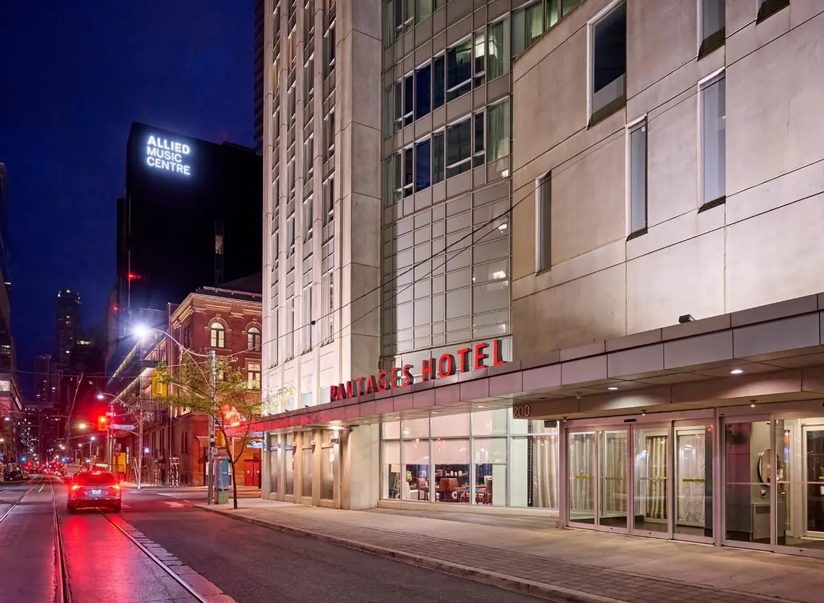 Pantages Hotel Toronto Centre, Yonge-Dundas