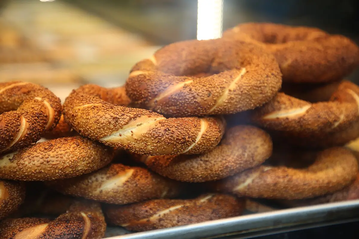 A pile of sesame-crusted simit rings
