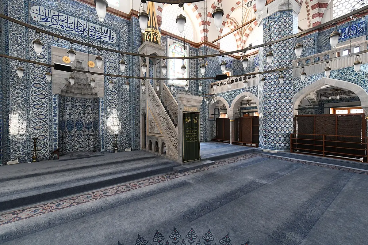 The prayer hall of the Rüstem Paşa Mosque, its walls and piers covered in blue and white İznik tiles