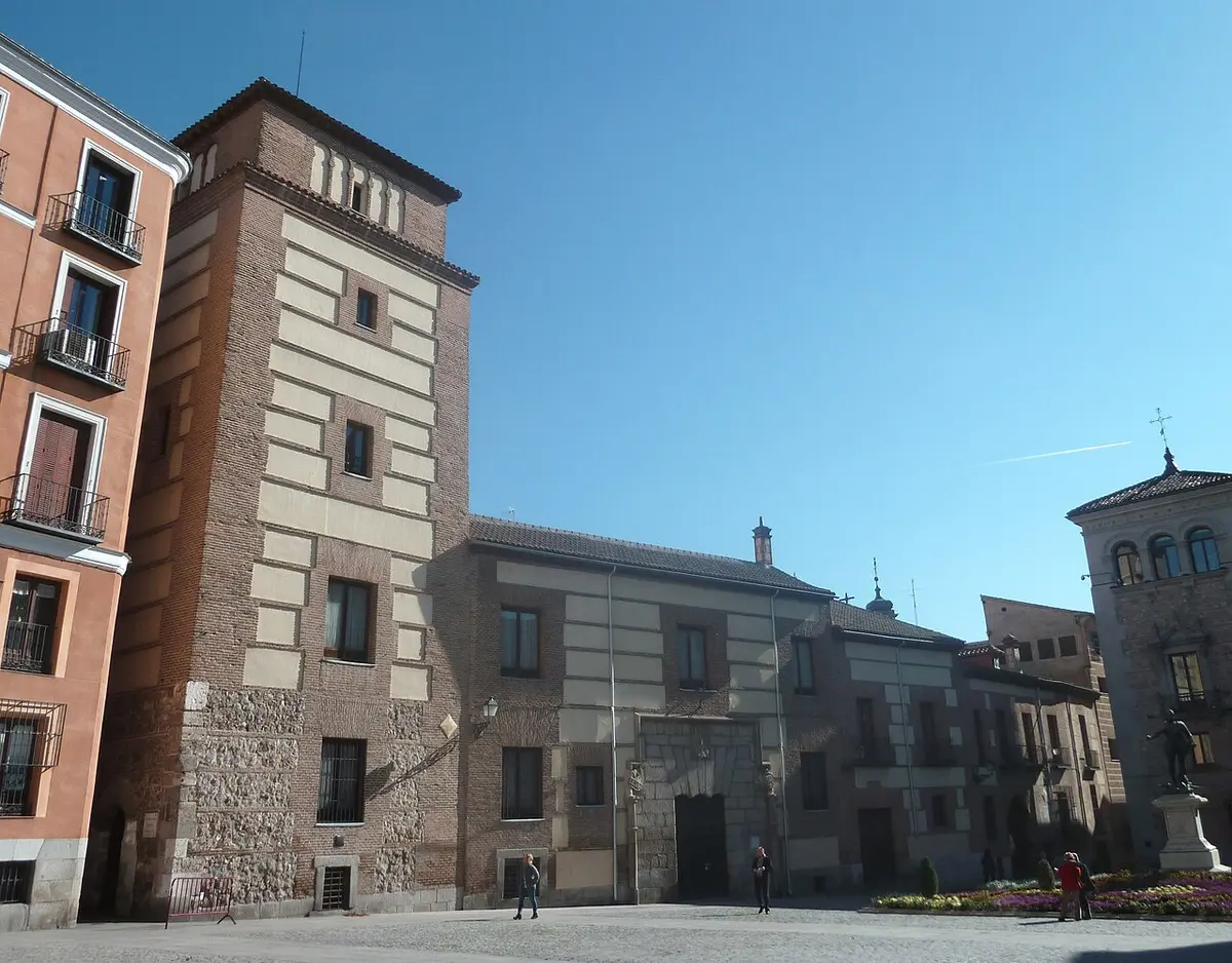 The brick and stone Torre de los Lujanes and the old houses around Plaza de la Villa