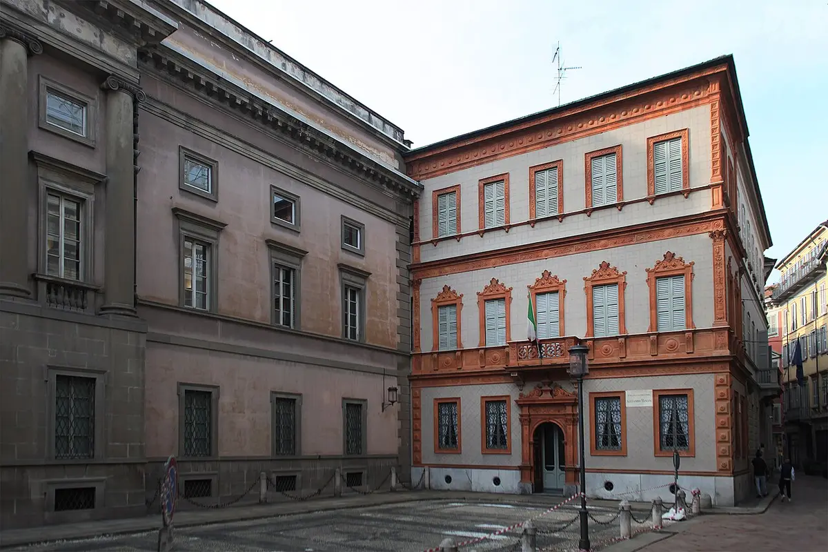 The terracotta-trimmed front of the Casa del Manzoni on Piazza Belgioioso