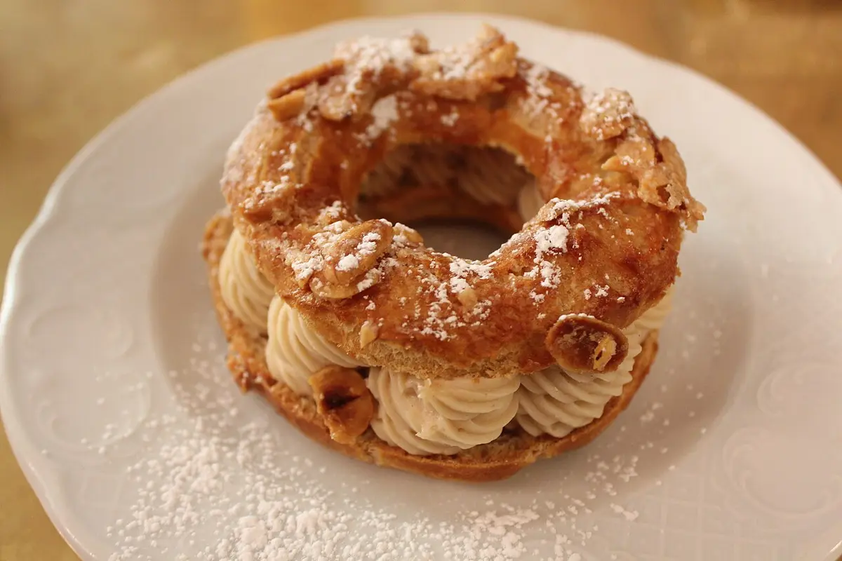 A ring of choux pastry scattered with almonds and filled with praline cream