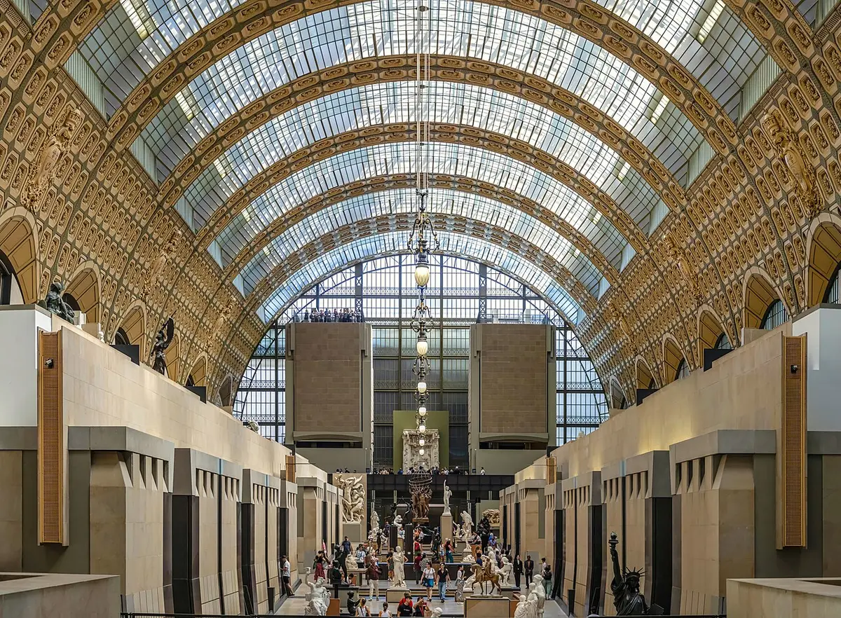 The long nave of the Musée d’Orsay under the iron and glass vault of the old railway station