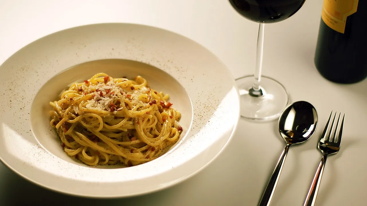 A plate of spaghetti alla carbonara