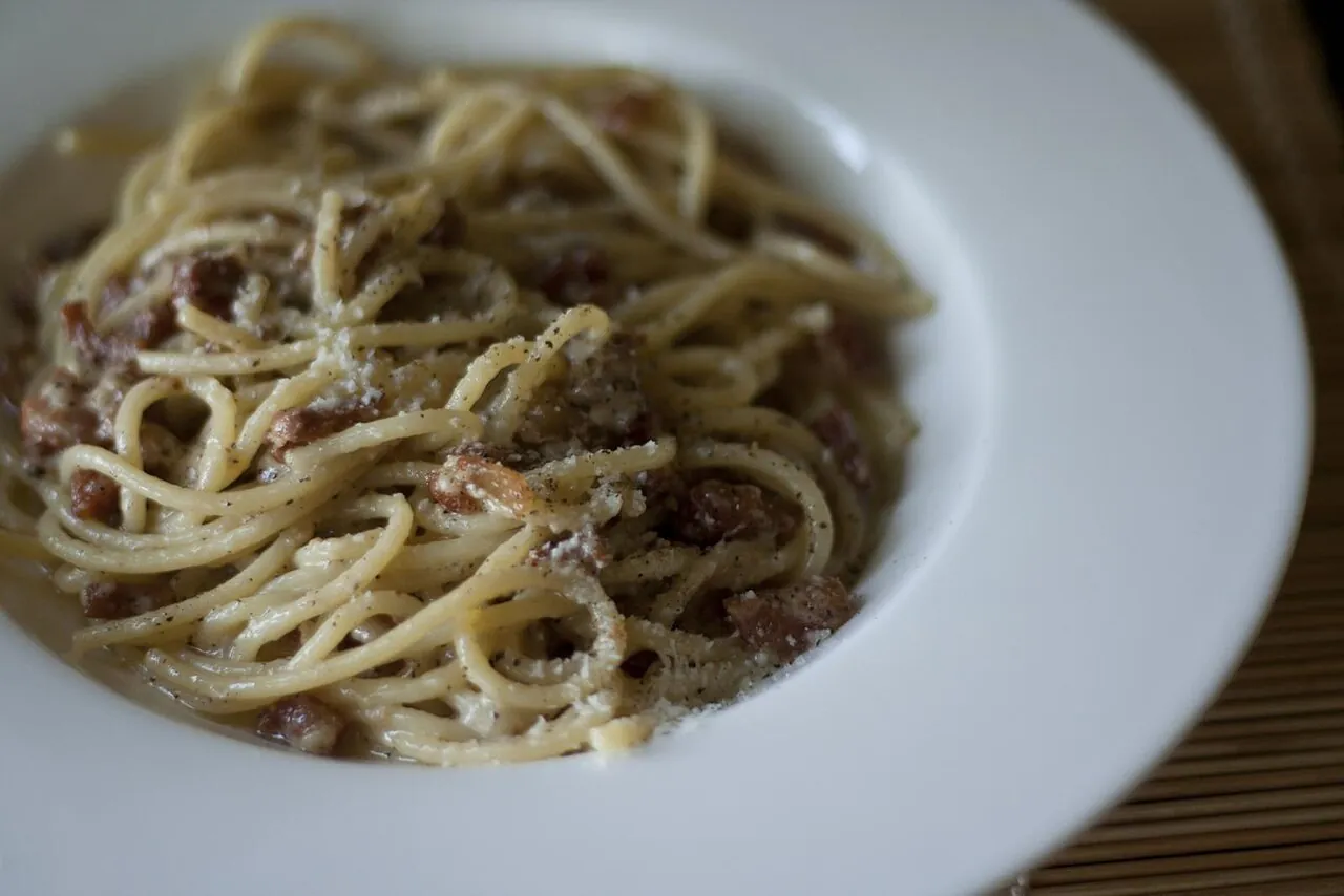 Pasta alla gricia with guanciale and grated pecorino