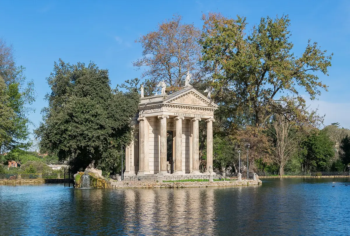 The lake and small temple in Villa Borghese